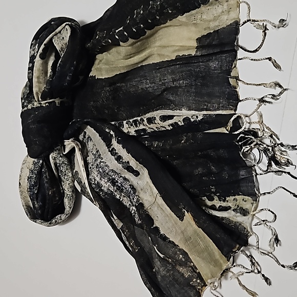 Large Black & Gray Scarf W/Tassels #W-720 - Picture 4 of 12